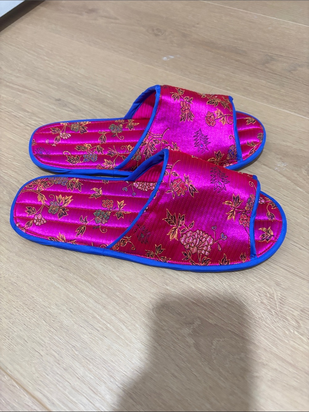 NWOT oriental Korean house slippers Silk-Effect Pink Floral Slide Sandals